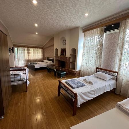 Twins Guest House Батуми Экстерьер фото