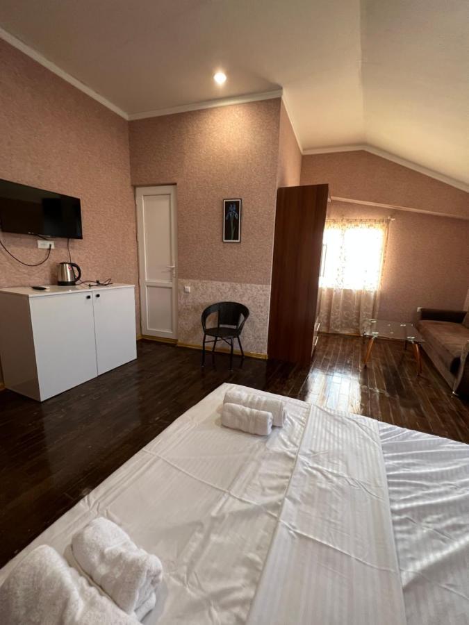 Twins Guest House Батуми Экстерьер фото