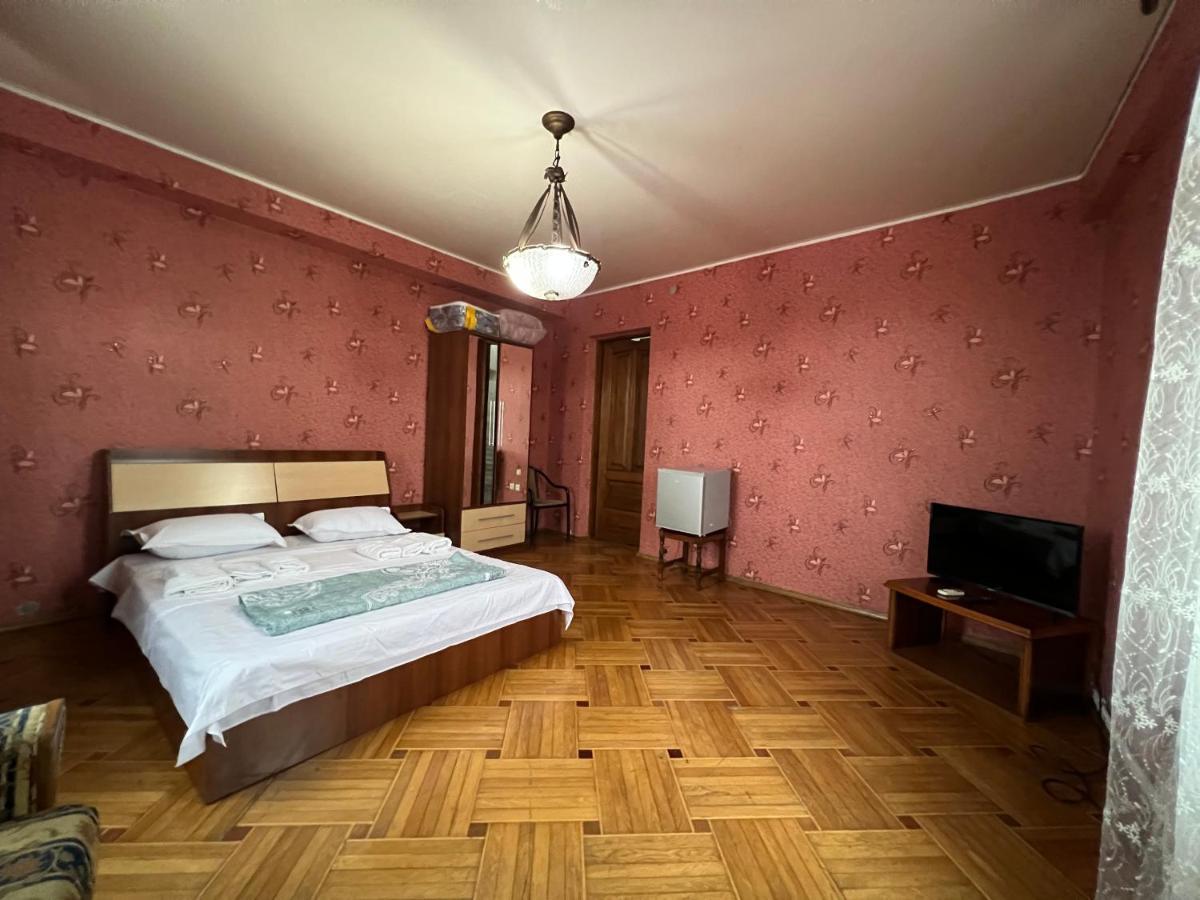 Twins Guest House Батуми Экстерьер фото