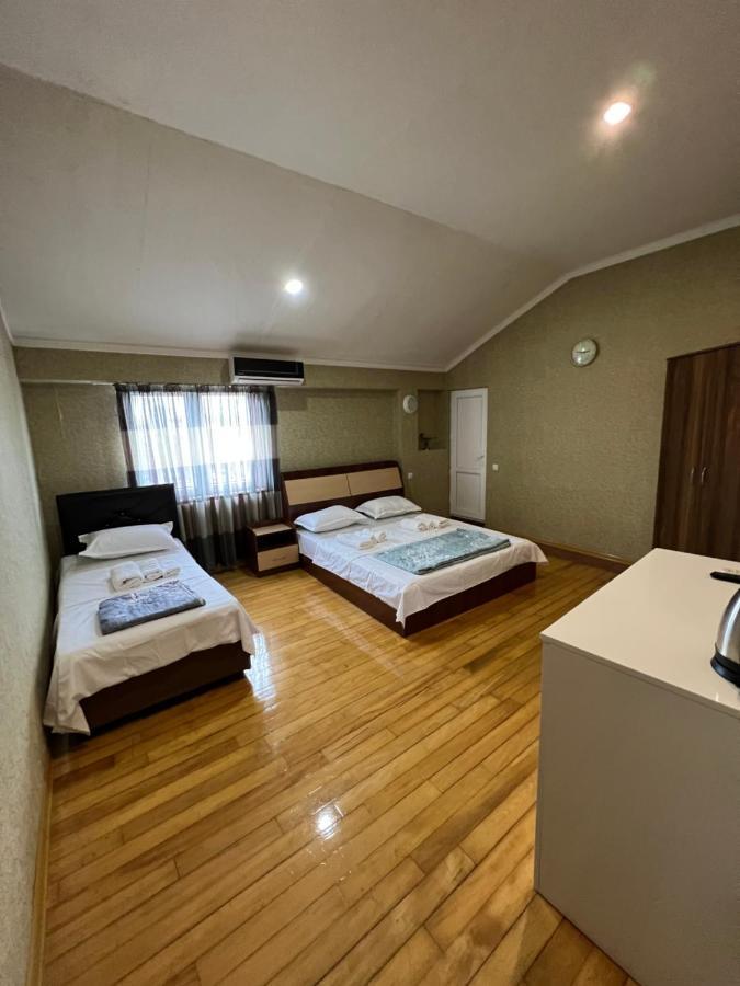 Twins Guest House Батуми Экстерьер фото